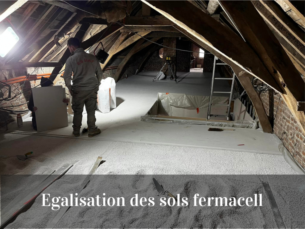 Maçon Valenciennes - Ouvrier dans un grenier refaisant le sol