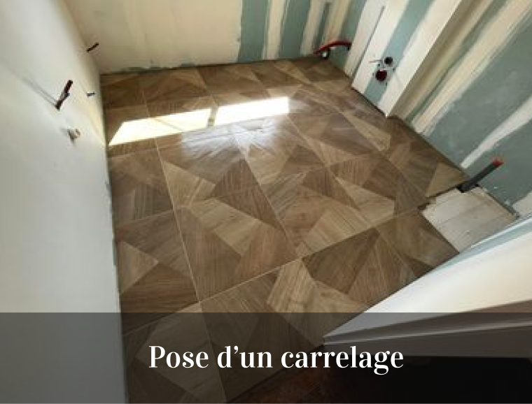 Maçon Valenciennes - Un sol avec un carrelage neuf