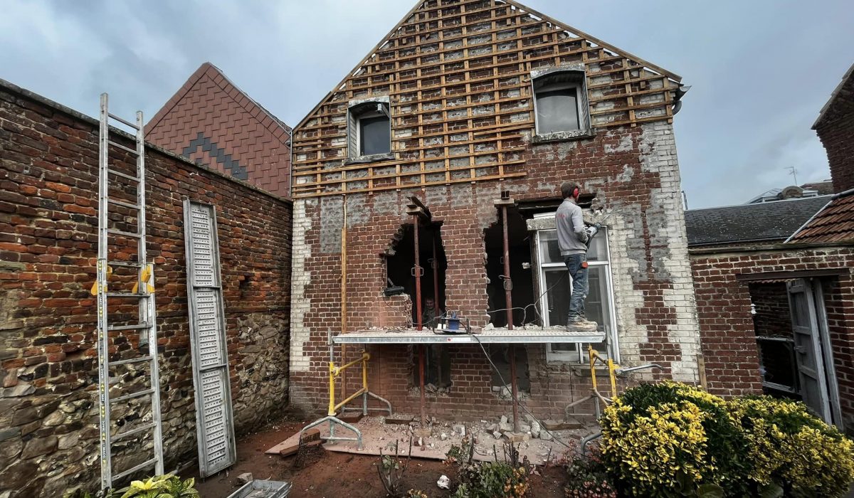 Entreprise générale de batiment saint amand les eaux - Maçon Valenciennes - Un mur en construction